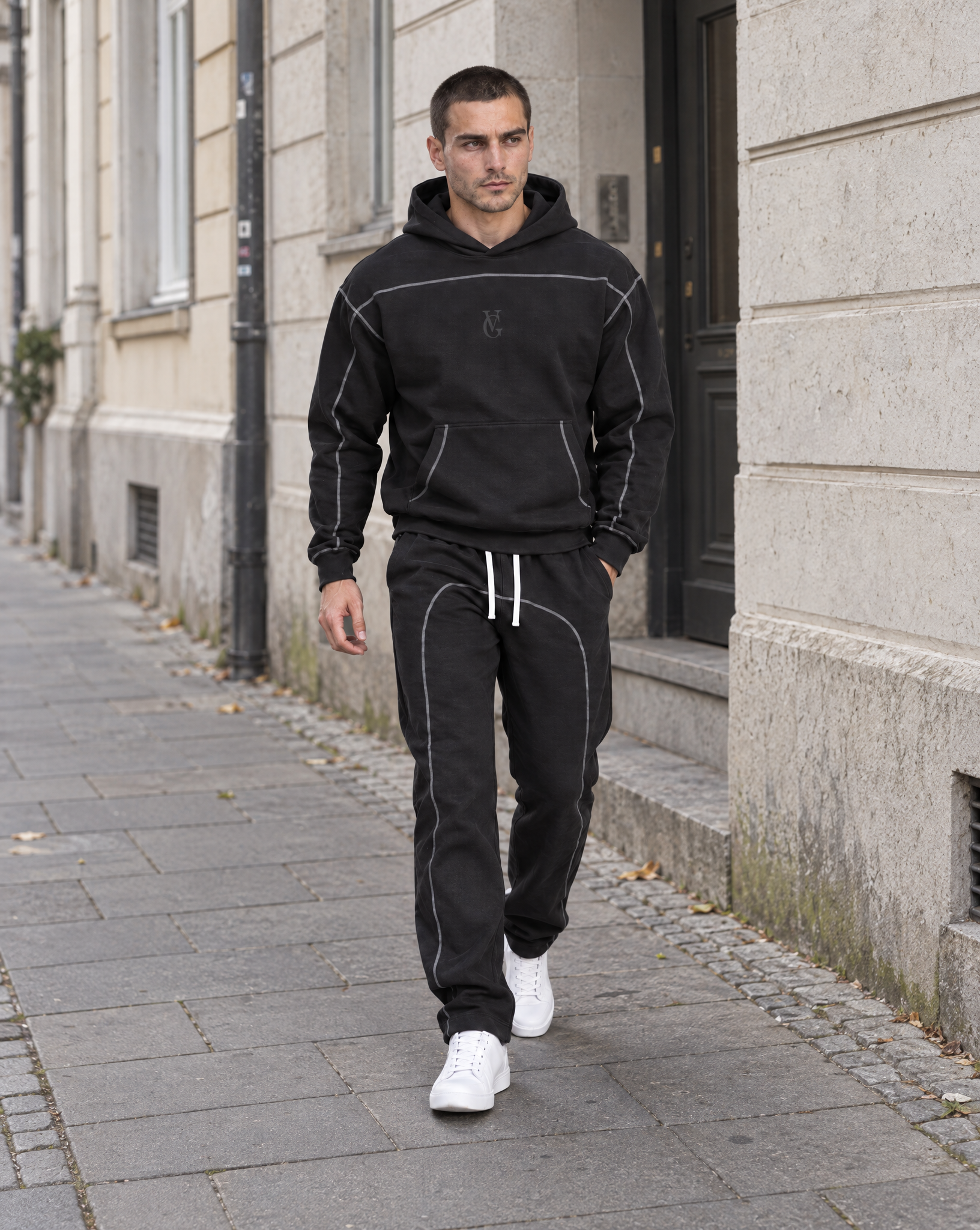 Golden Vein Daily Outfit – Structure Hoodie und Jogger