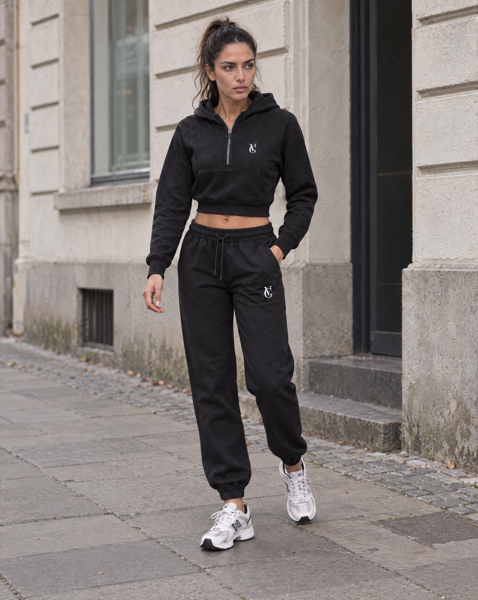 Golden Vein Daily Outfit – Cropped Half-Zip Hoodie und Heavyweight Jogger