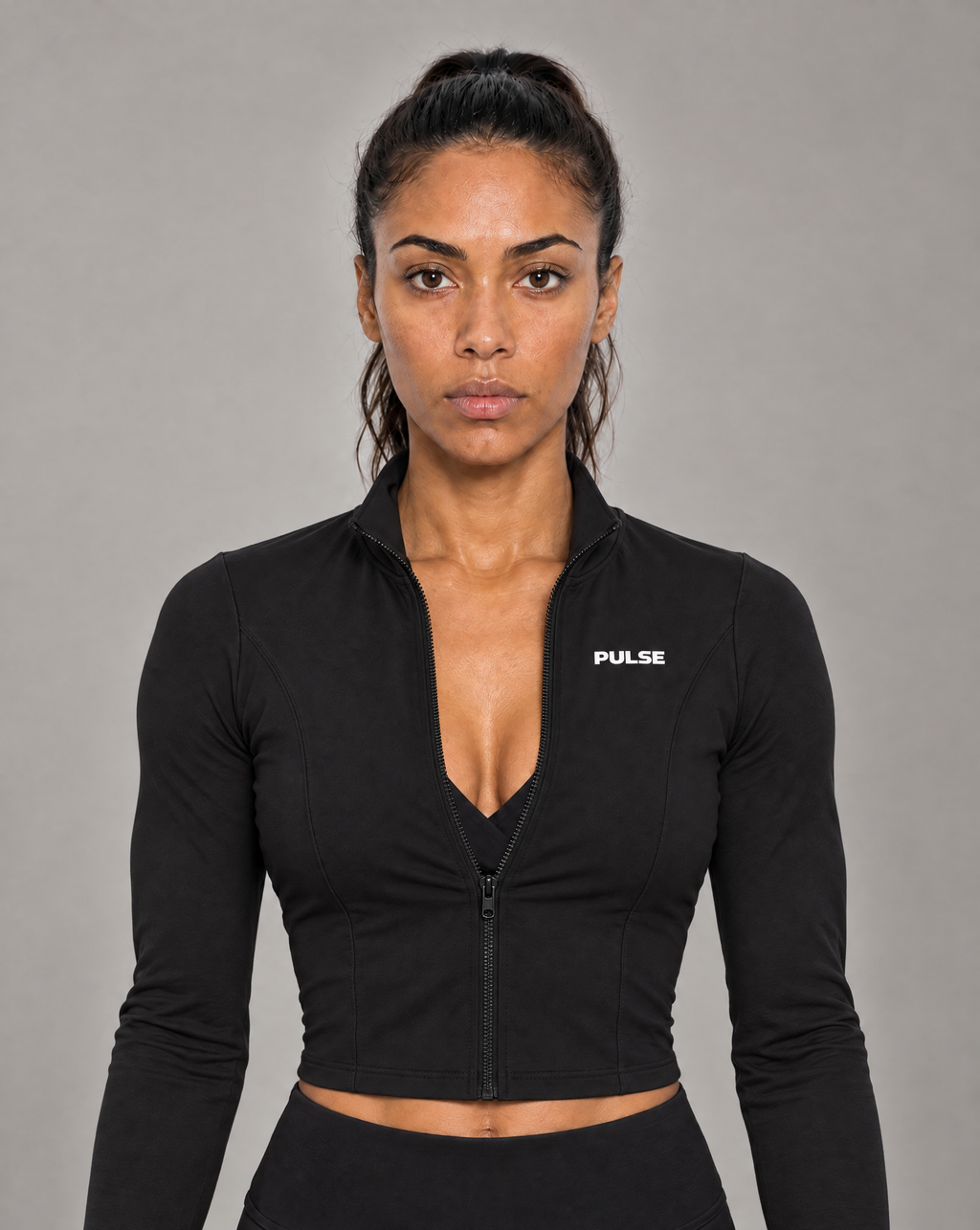 PULSE™ by Golden Vein Kurze Trainingsjacke in Schwarz – Produktansicht 1
