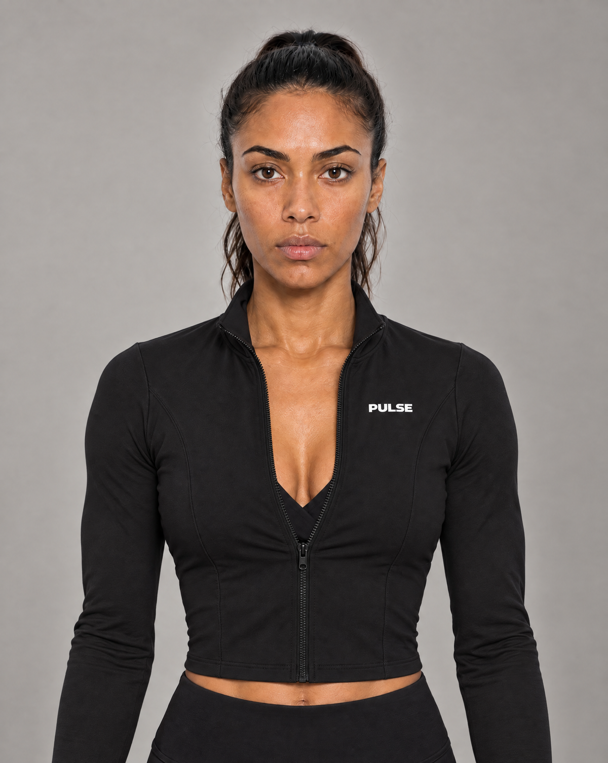 PULSE™ by Golden Vein Kurze Trainingsjacke in Schwarz – Produktansicht 1