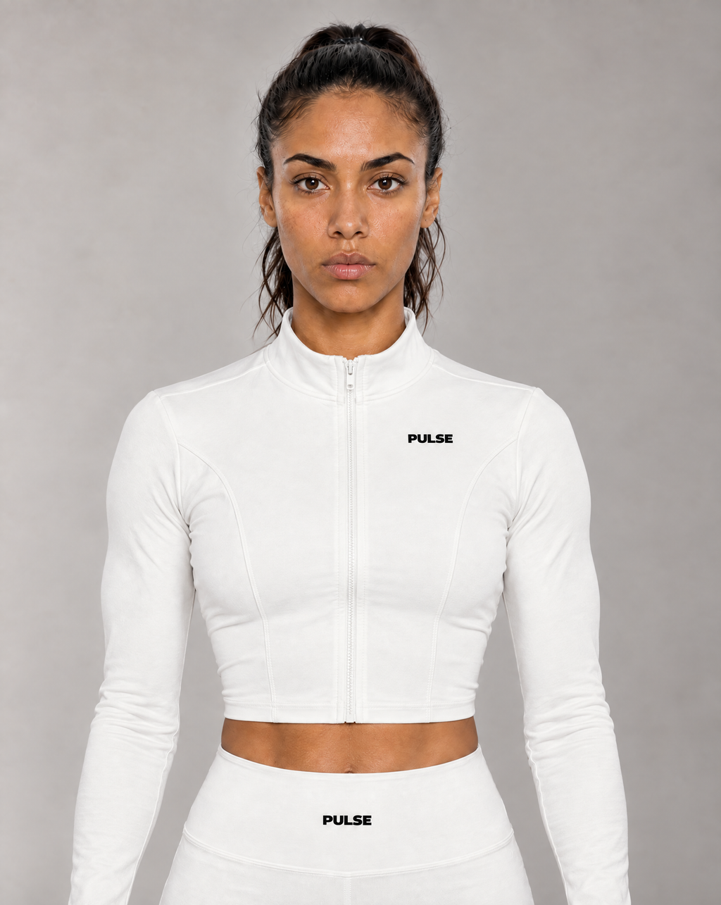 PULSE™ by Golden Vein Kurze Trainingsjacke in Weiß – Produktansicht 1