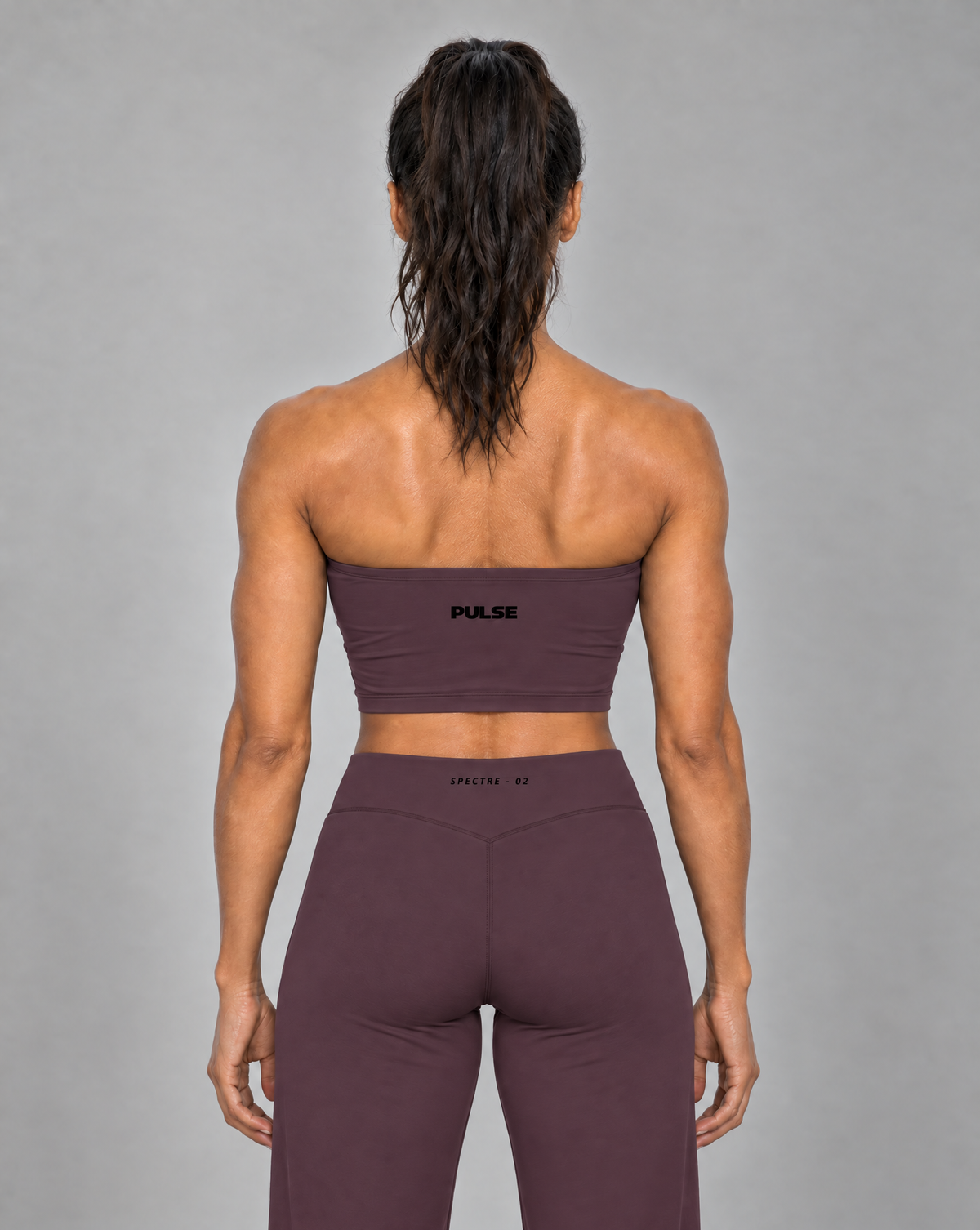 PULSE™ by Golden Vein Kurzes Bandeau-Top in Pflaume – Produktansicht 2