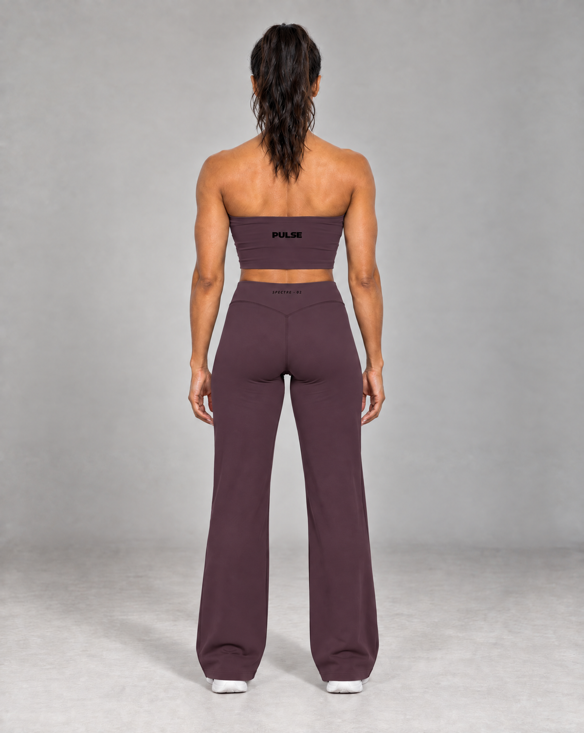 PULSE™ by Golden Vein Kurzes Bandeau-Top in Pflaume – Produktansicht 5