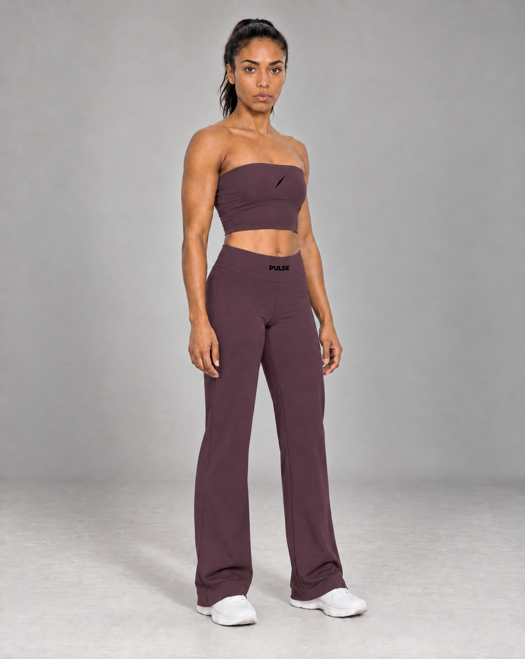 PULSE™ by Golden Vein Kurzes Bandeau-Top in Pflaume – Produktansicht 3