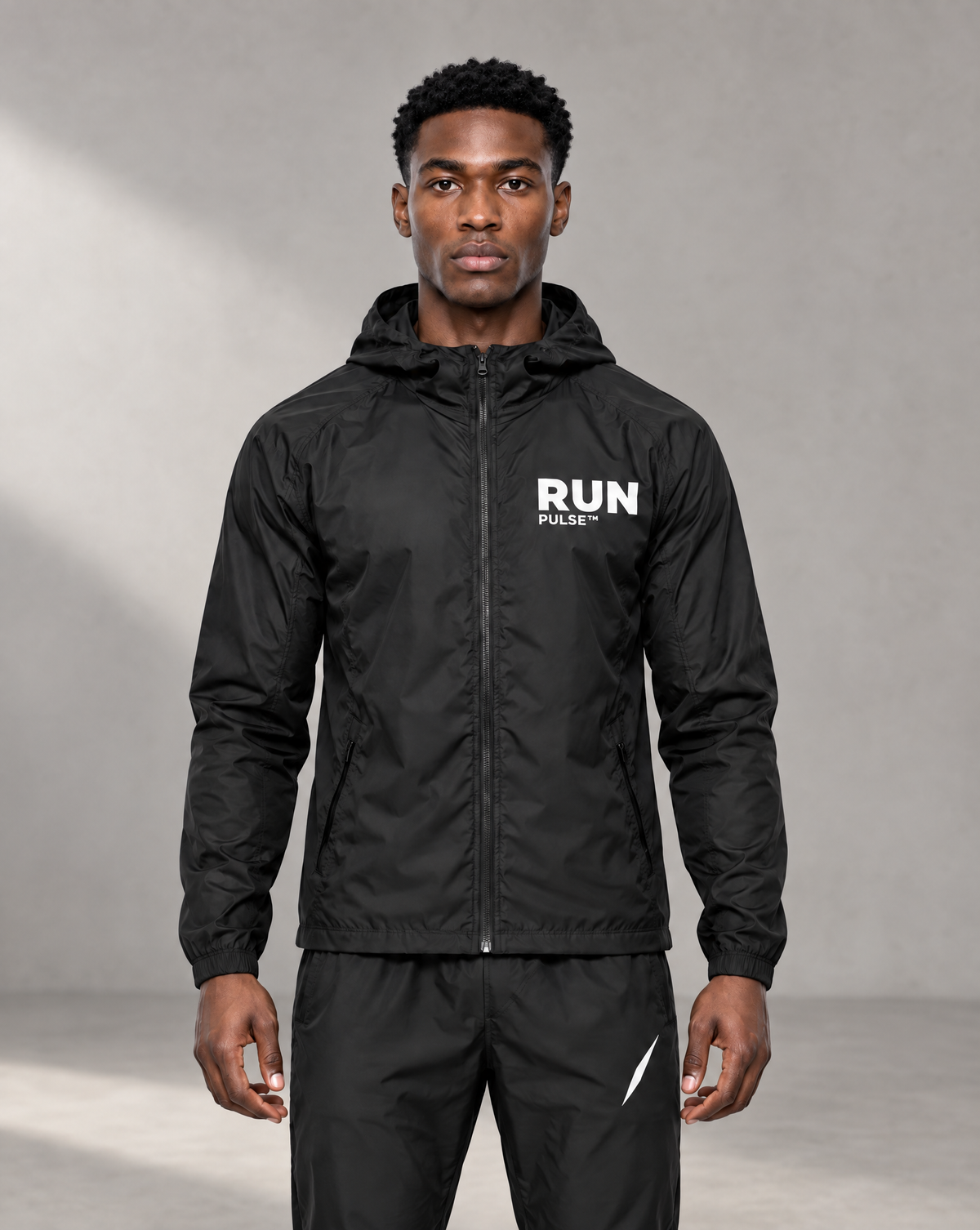 PULSE™ by Golden Vein Run Windbreaker in Schwarz – Produktansicht 1