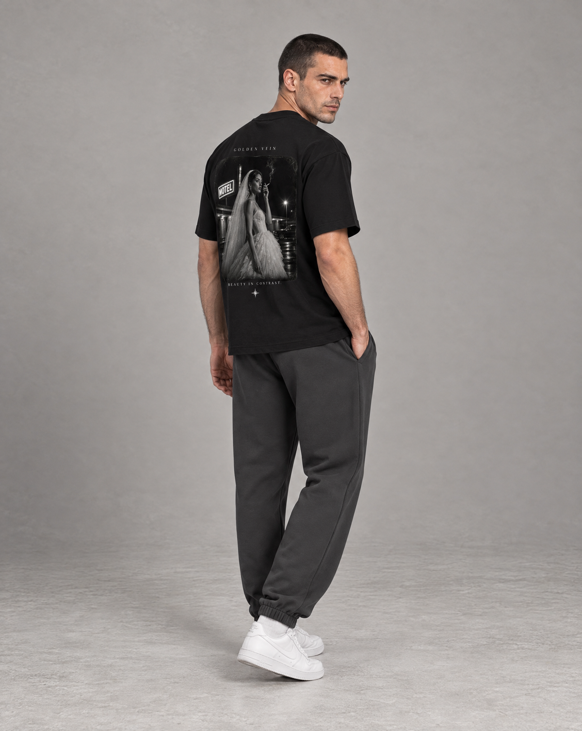 Golden Vein T-Shirt in Schwarz – Produktansicht 6