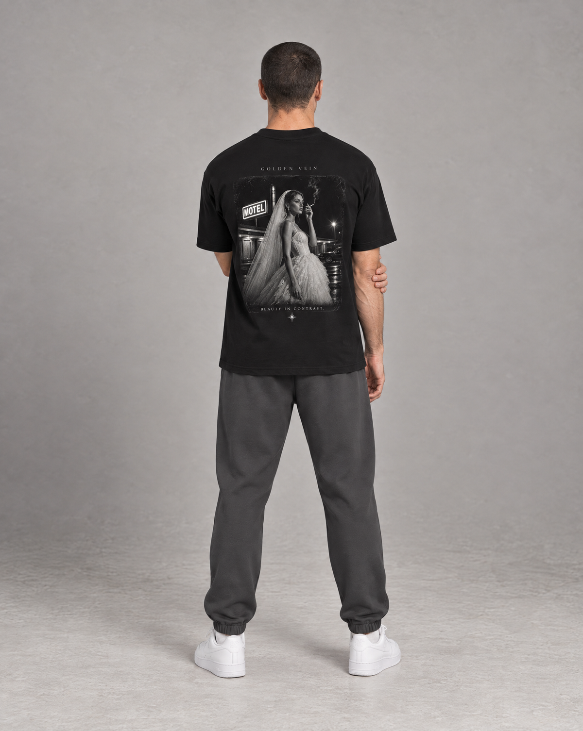 Golden Vein T-Shirt in Schwarz – Produktansicht 5
