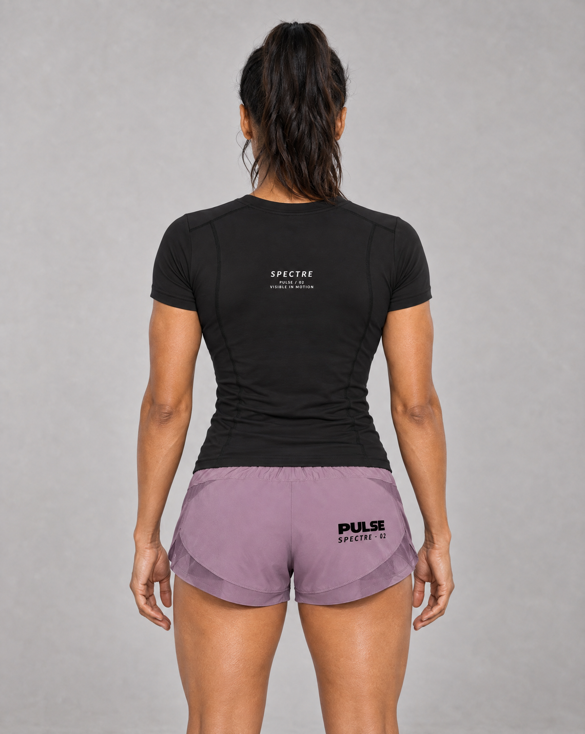PULSE™ by Golden Vein Contour-Trainingsshirt in Schwarz – Produktansicht 2