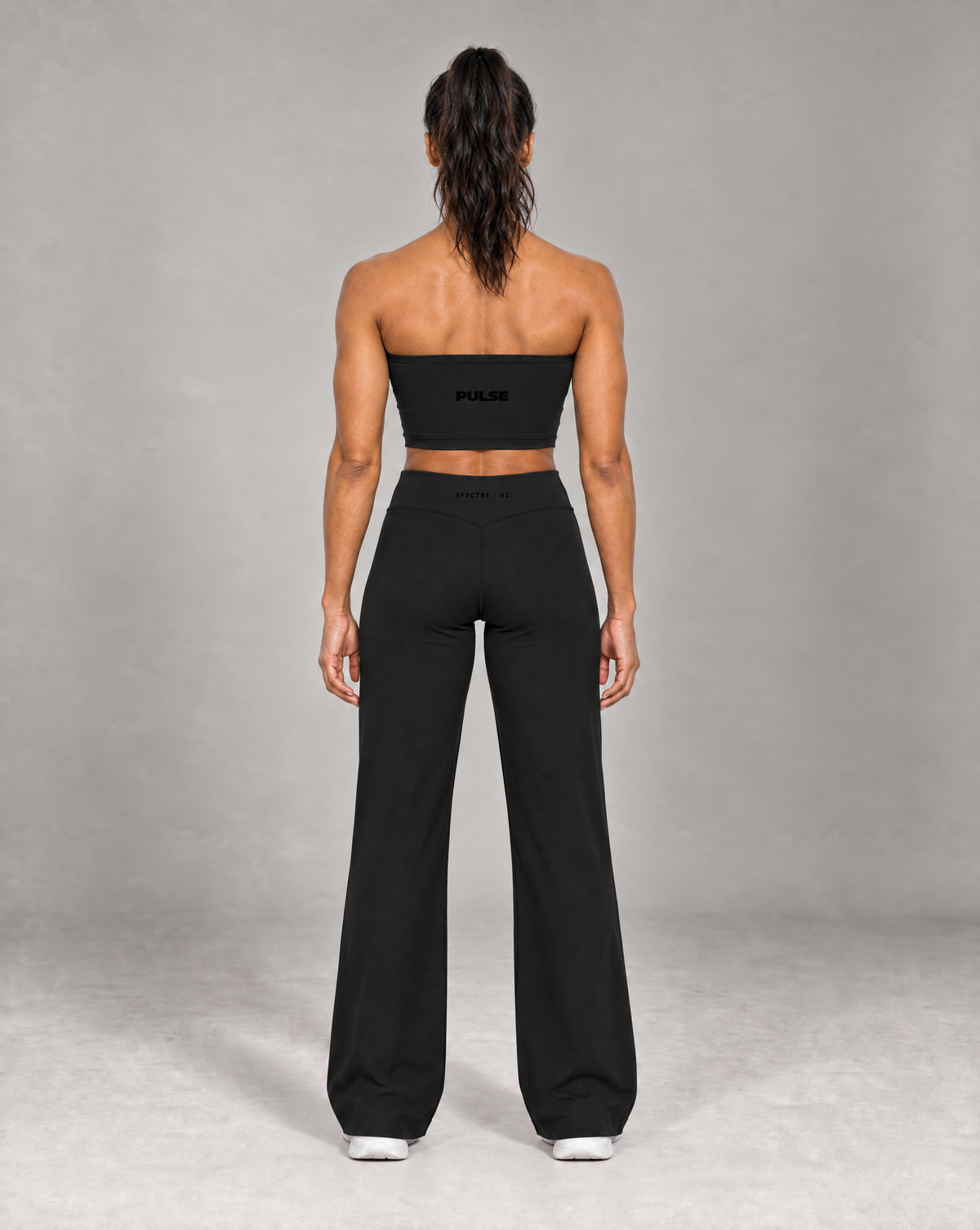 PULSE™ by Golden Vein Yogahose in Schwarz – Produktansicht 2