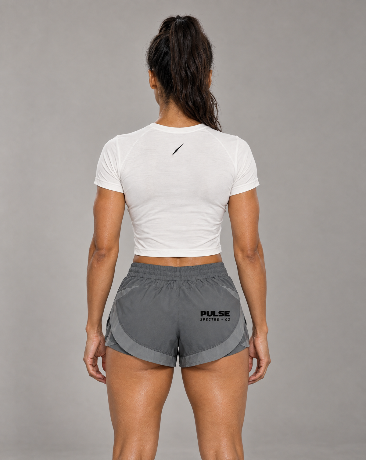 PULSE™ by Golden Vein Kurzes Trainingsshirt in Weiß – Produktansicht 2