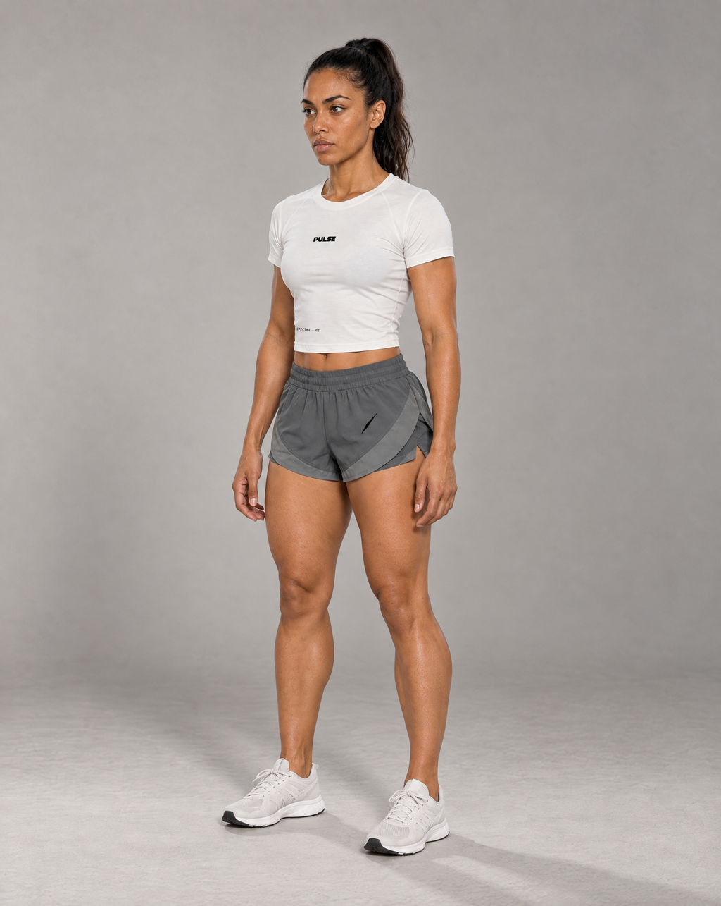 PULSE™ by Golden Vein Kurzes Trainingsshirt in Weiß – Produktansicht 4