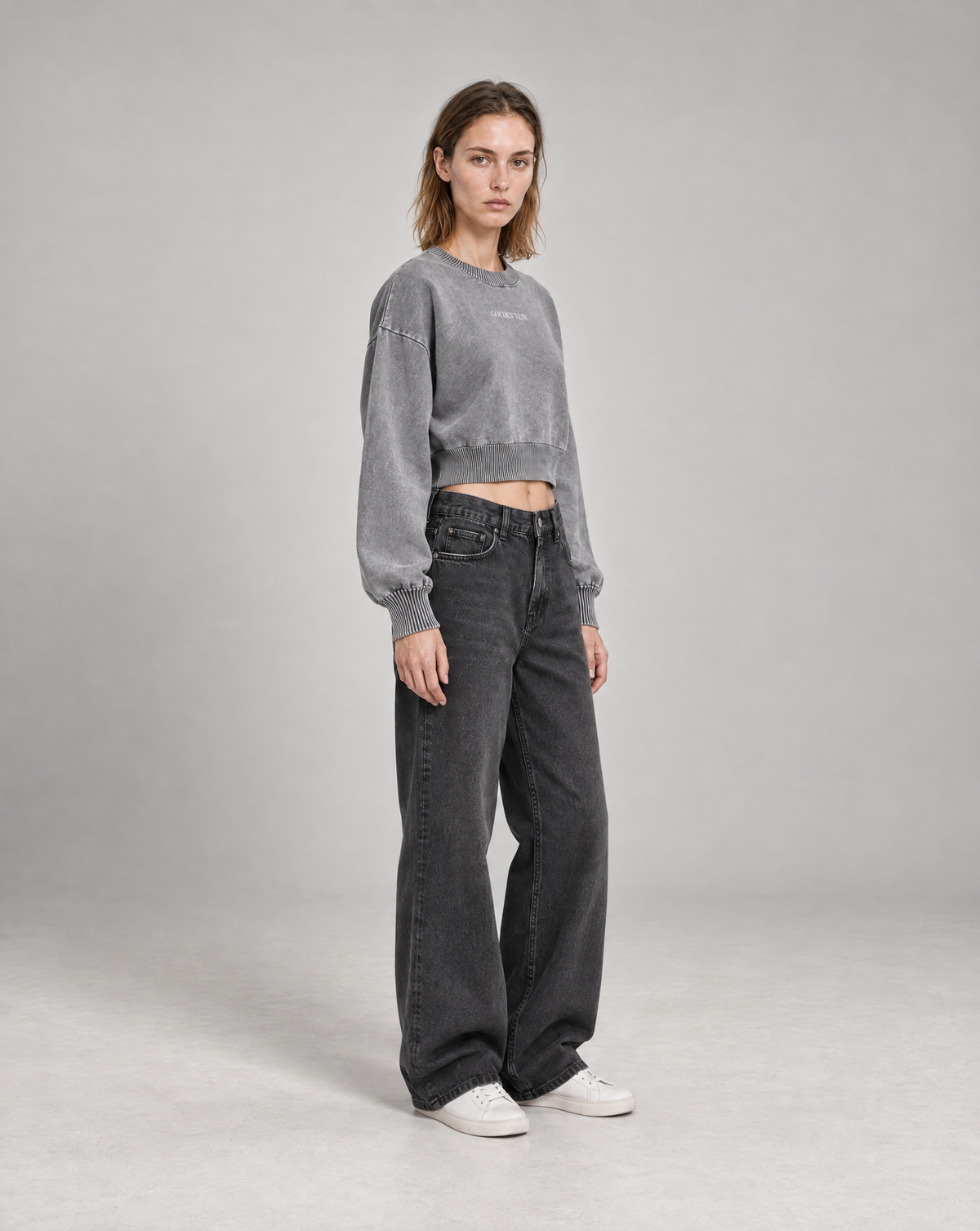 Golden Vein Kurzes Sweatshirt in Mineral-Wash-Optik in Grau – Produktansicht 4