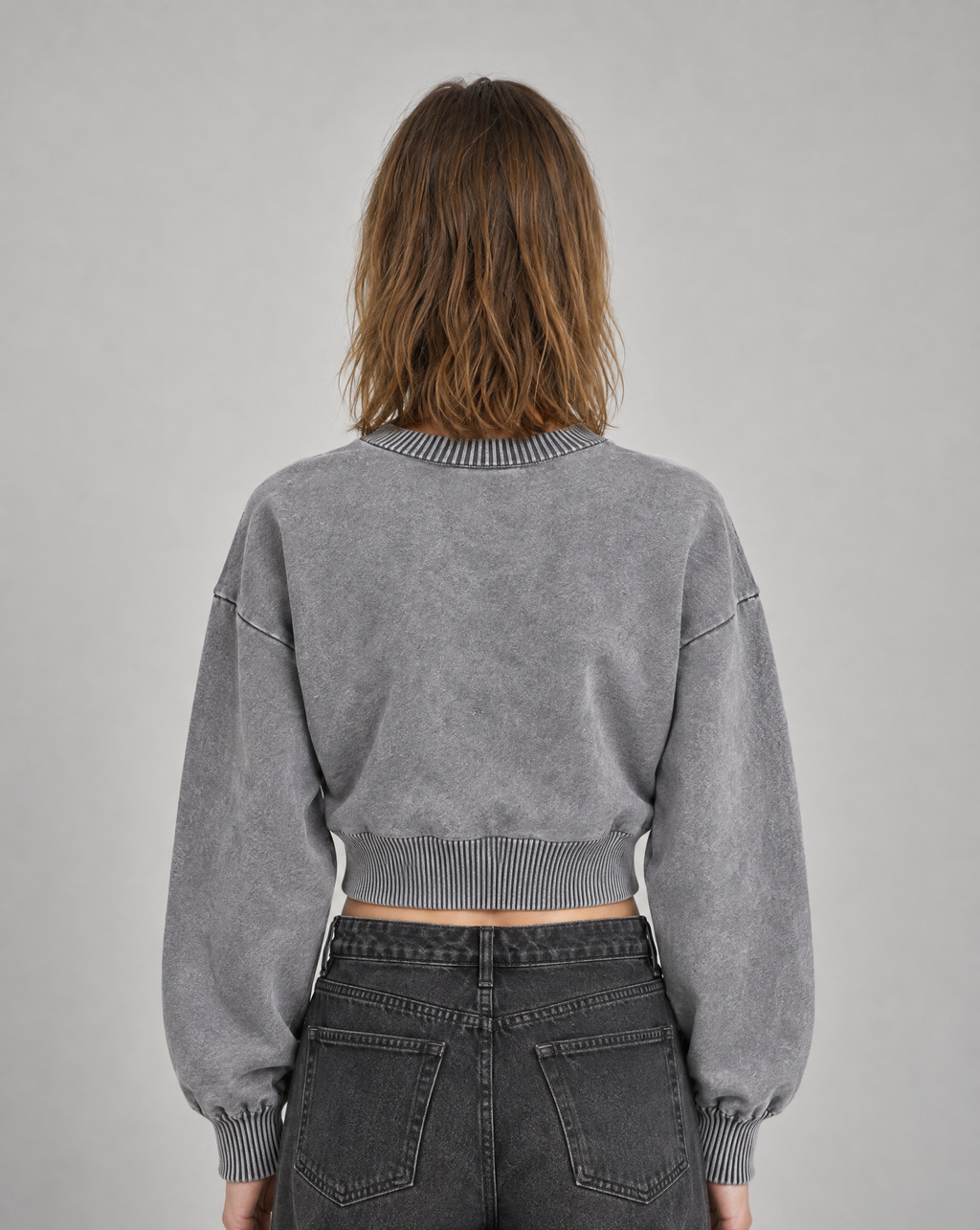 Golden Vein Kurzes Sweatshirt in Mineral-Wash-Optik in Grau – Produktansicht 2