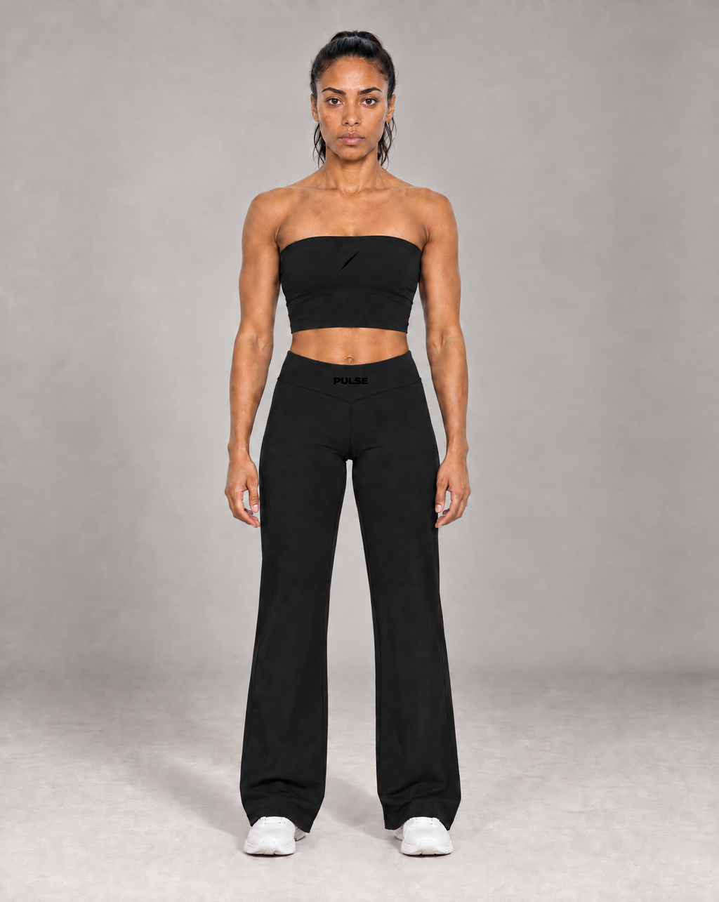 PULSE™ by Golden Vein Kurzes Bandeau-Top in Schwarz – Produktansicht 5