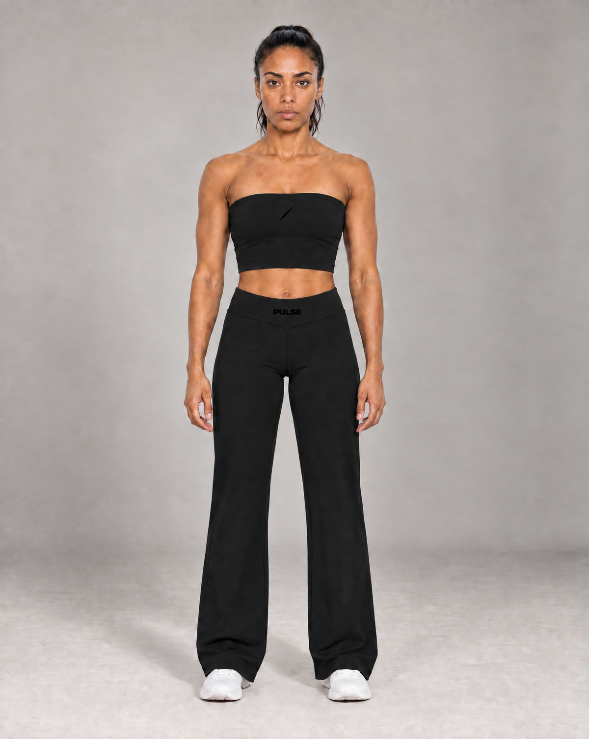 PULSE™ by Golden Vein Kurzes Bandeau-Top in Schwarz – Produktansicht 5