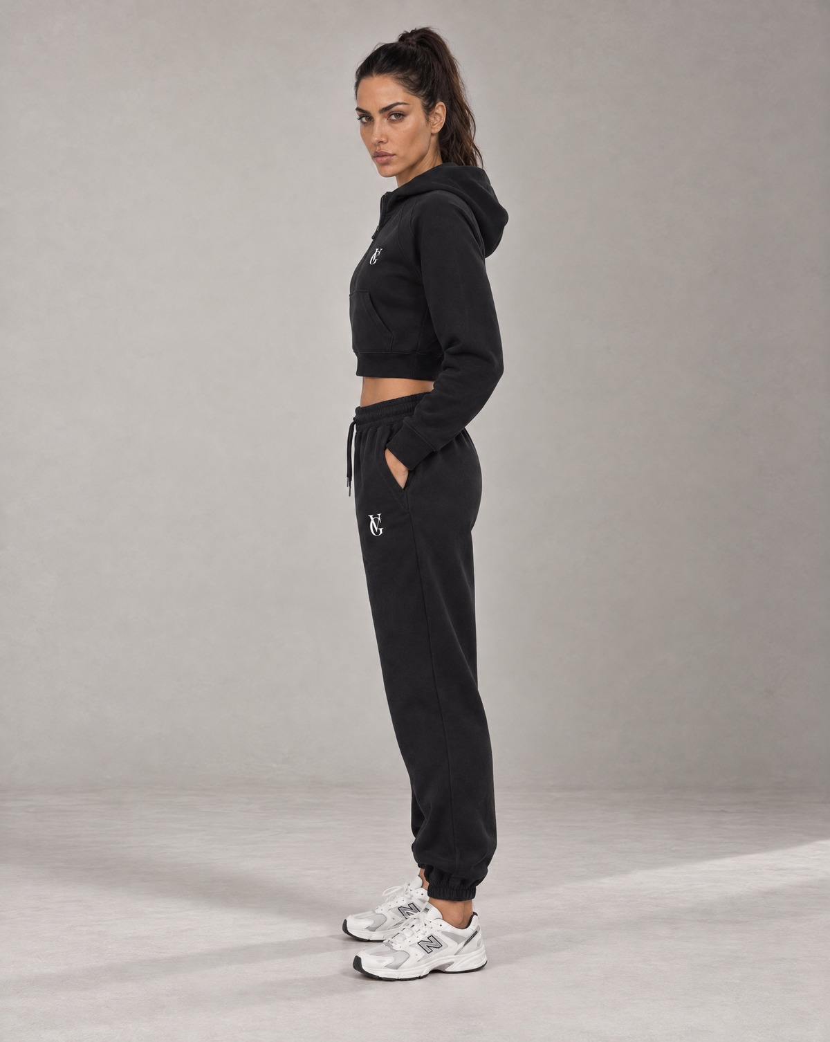 Golden Vein Kurzer Half-Zip Hoodie in Schwarz – Produktansicht 5