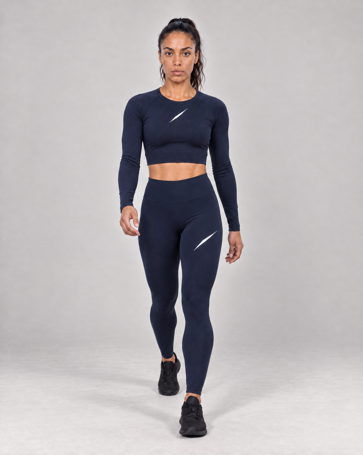 PULSE™ by Golden Vein Cropped Longsleeve in Navy – Produktansicht 5