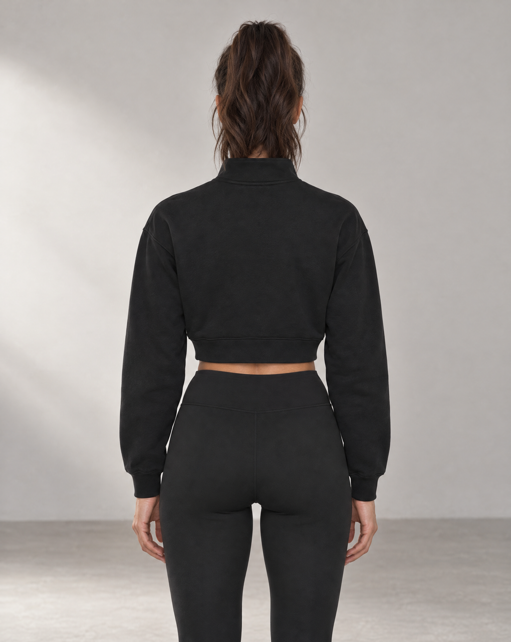 Golden Vein Kurzes Quarter-Zip Sweatshirt in Schwarz – Produktansicht 2