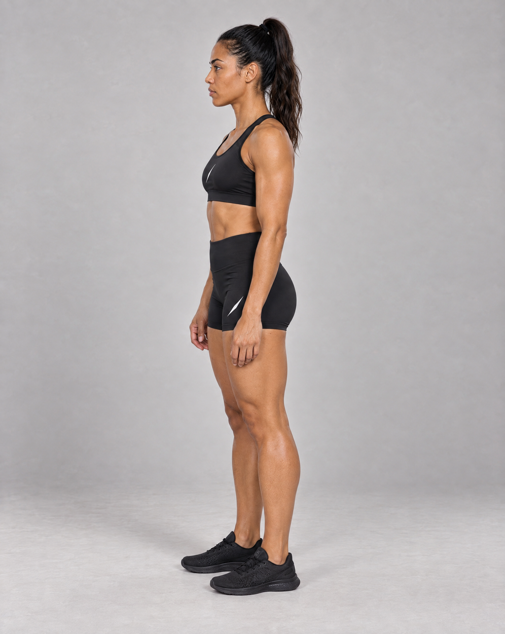 PULSE™ by Golden Vein High-Waist Shorts in Schwarz – Produktansicht 4