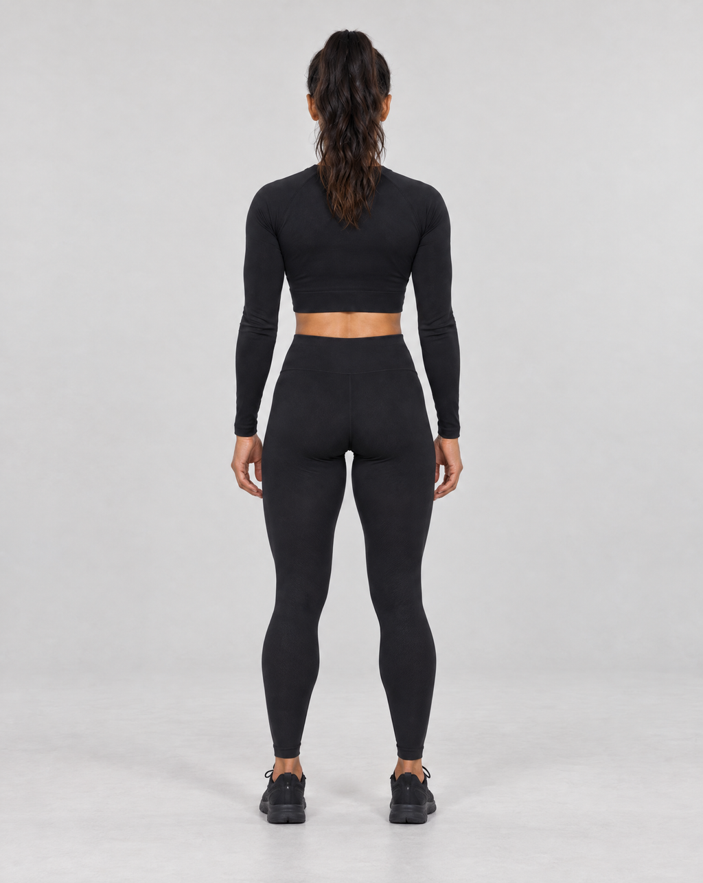 PULSE™ by Golden Vein Cropped Longsleeve in Schwarz – Produktbild 5