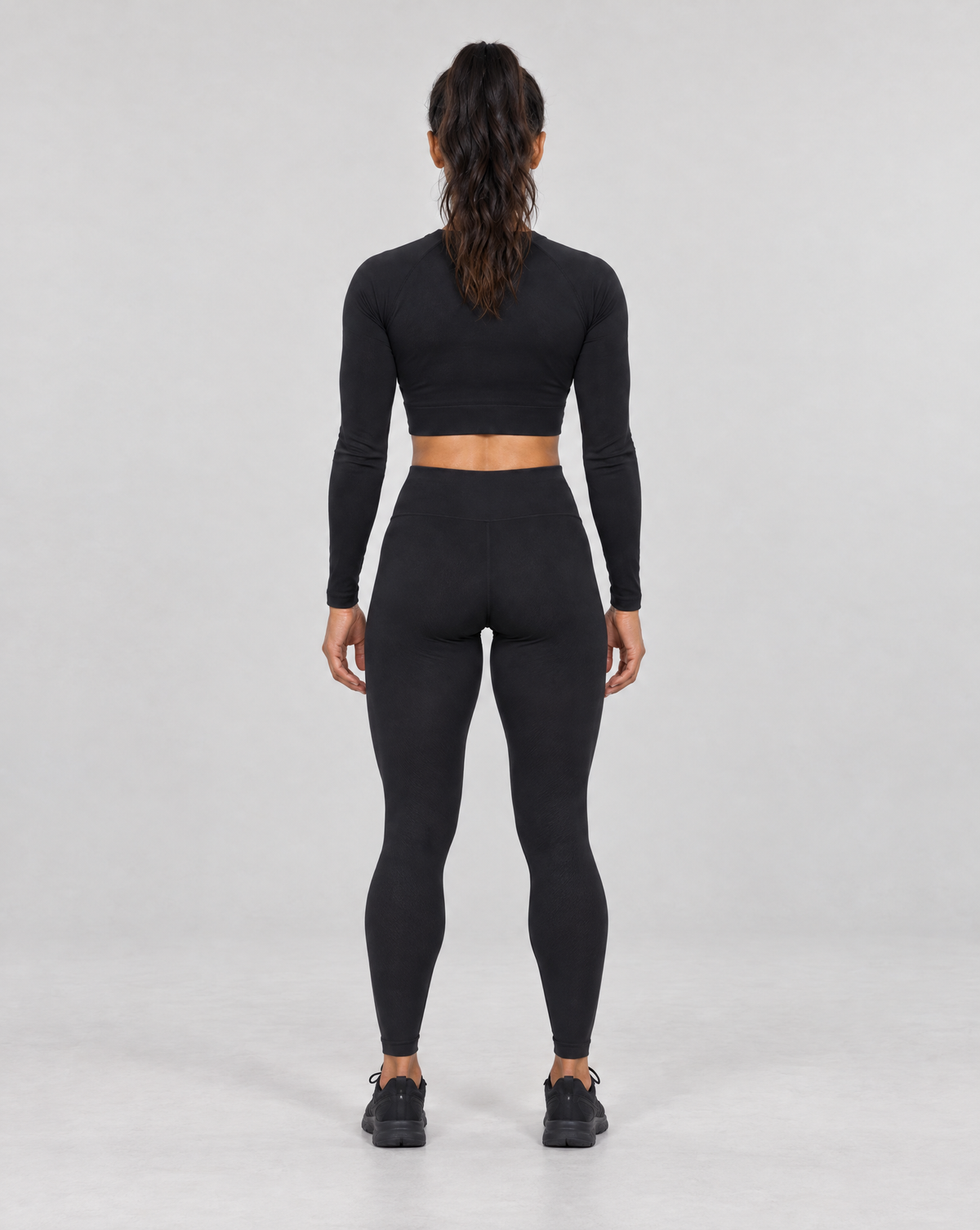 PULSE™ by Golden Vein Cropped Longsleeve in Schwarz – Produktbild 5