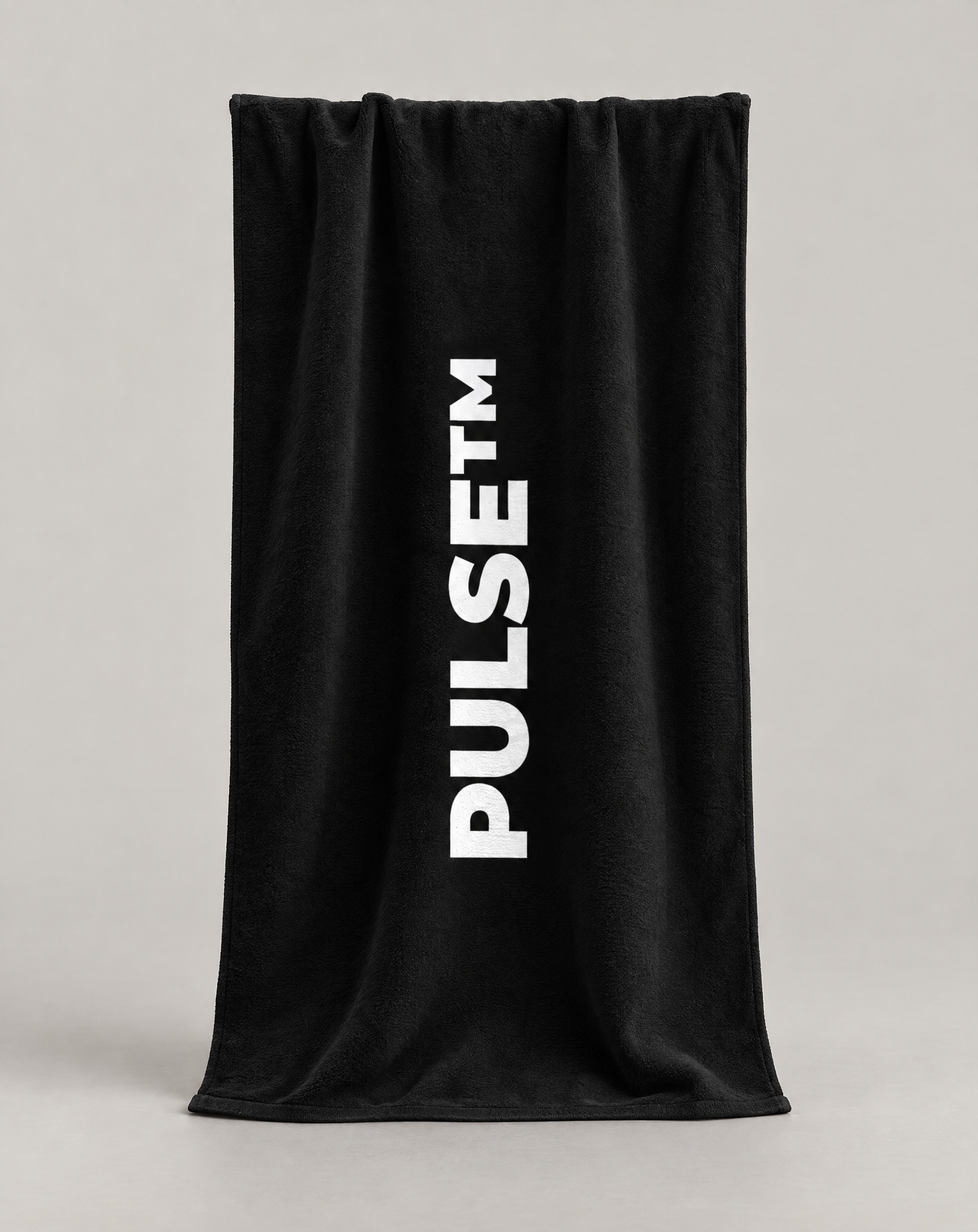 PULSE™ by Golden Vein Bath Towel – Bath Towel · Schwarz